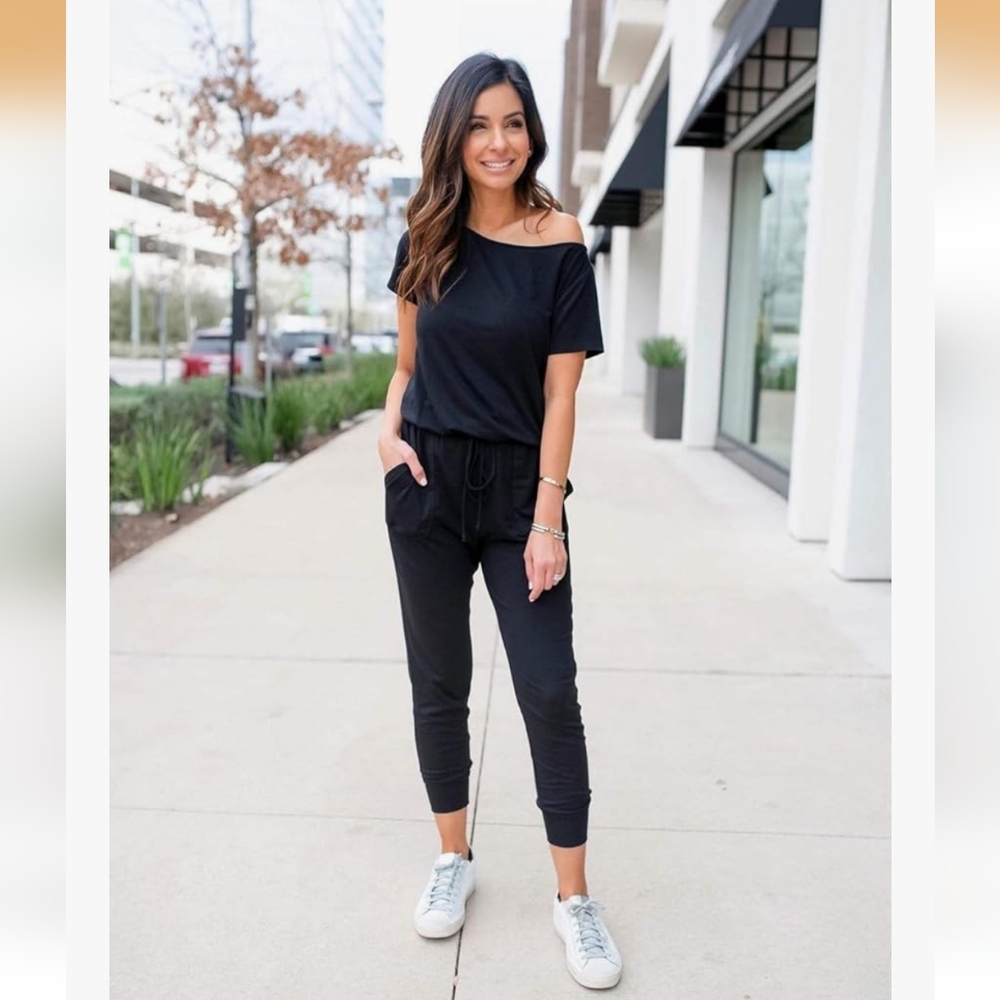 Elegant Black Off-Shoulder Jumpsuit Size Small